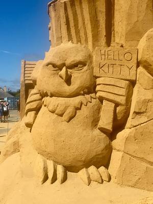 hello_kitty_sand